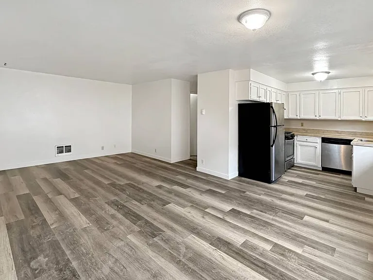 3454 Chiefs Ct NE — Photo 3