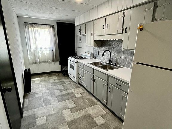 5th image of 18 N Main St APT 3