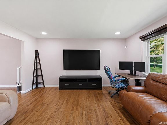 4th image of 21 Denver Drive