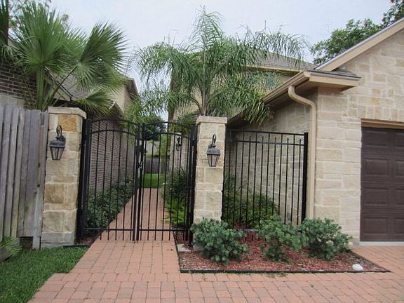3rd image of 5103 Country Club Dr
