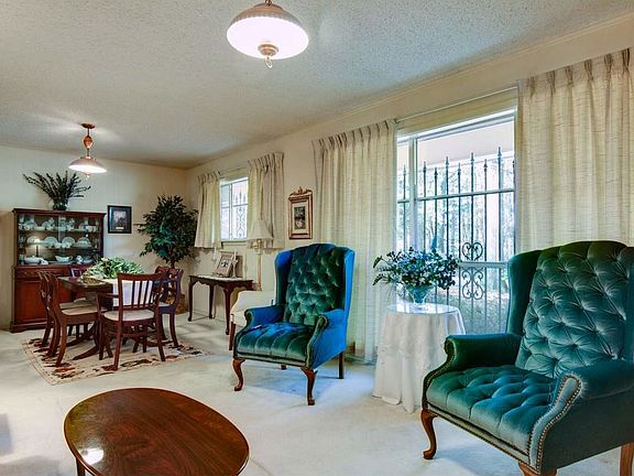 4th image of 30 Leggett Dr