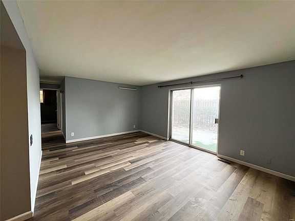 4th image of 10445 Briarbend Dr APT 1
