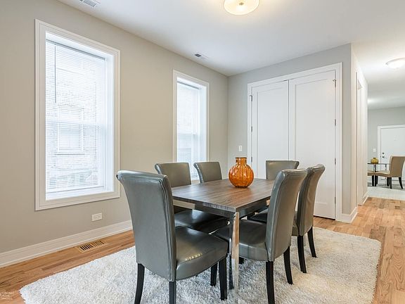 5th image of 2047 W Walton St #3