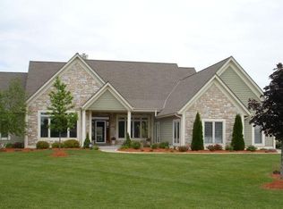 W243N2709 Creekside Ct, Pewaukee, WI 53072