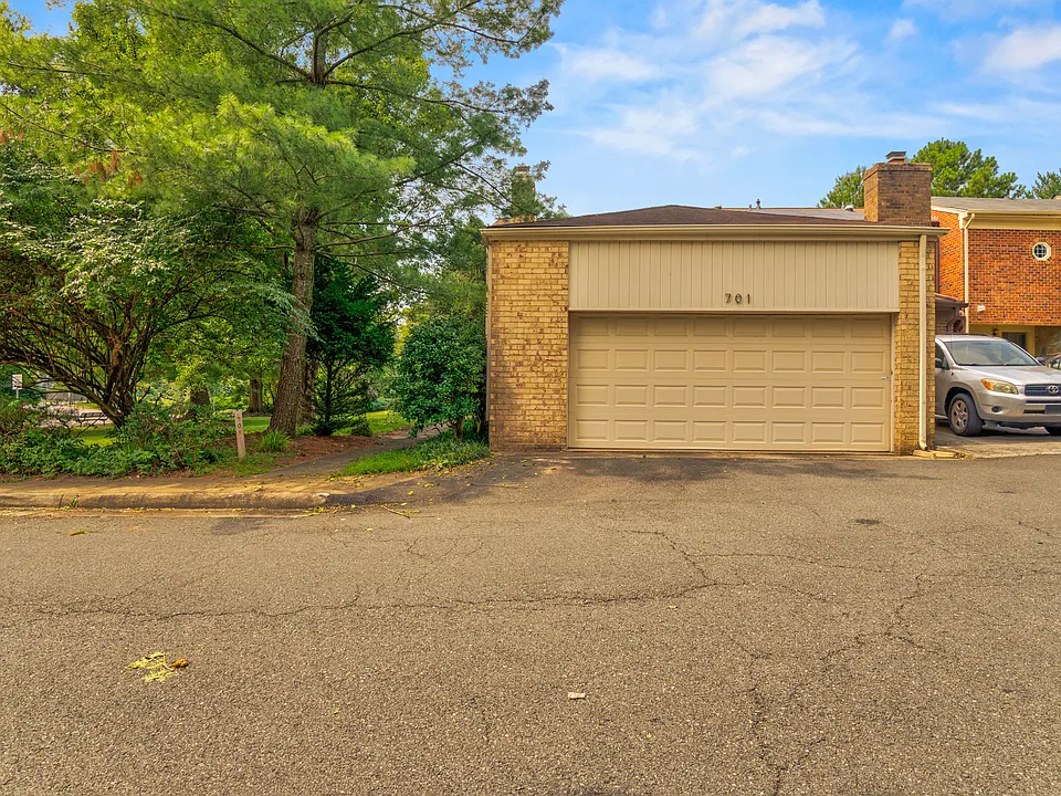 701 Hunter Ct SW