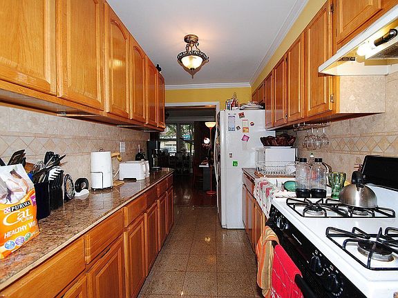 5th image of 4507 Skillman Ave