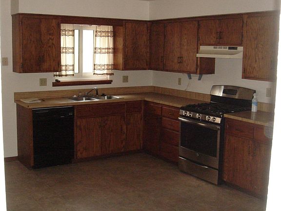 3rd image of 4319 Comanche Dr