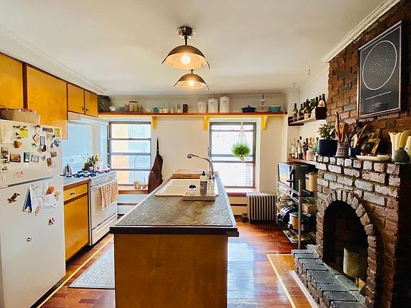 4th image of 519 Court St #3