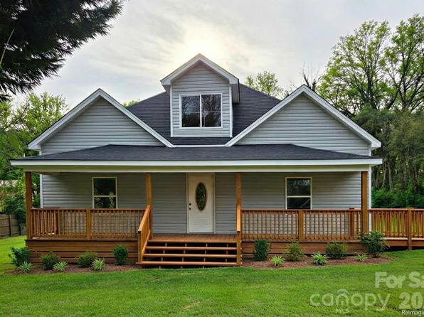 1820 N Hewitt Ave, Newton, NC 28658