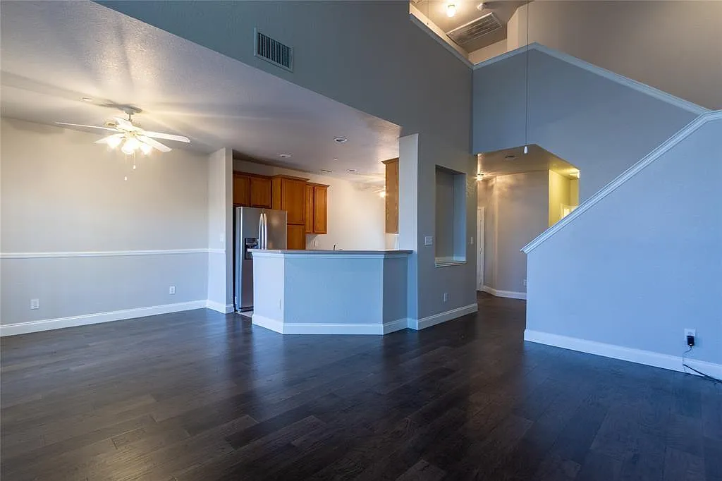 10008 Dryden Lane — Photo 4