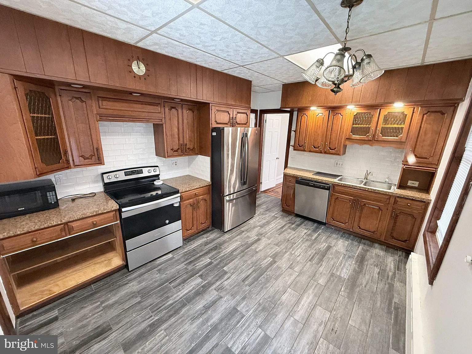 4 bed, 2.0 bath, 3378 sqft, $1,950 — Photo 4