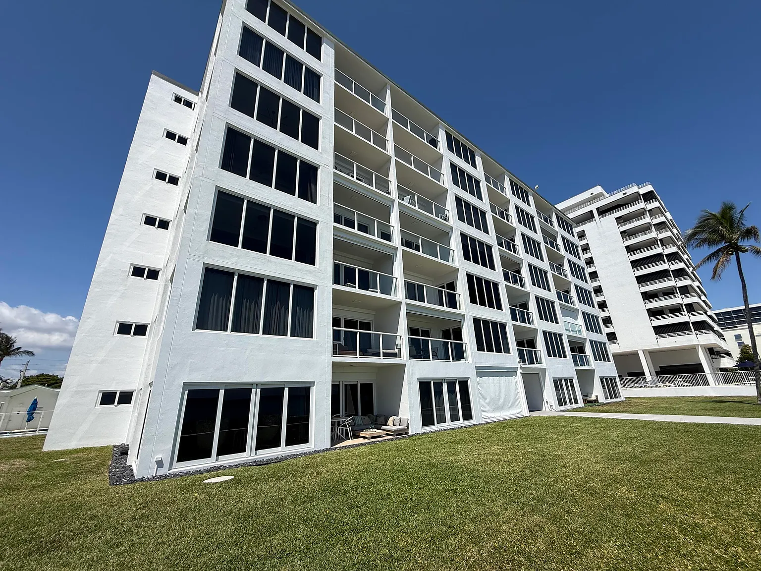 2 bed, 2.5 bath, 1867 sqft, $10,000 — Photo 3