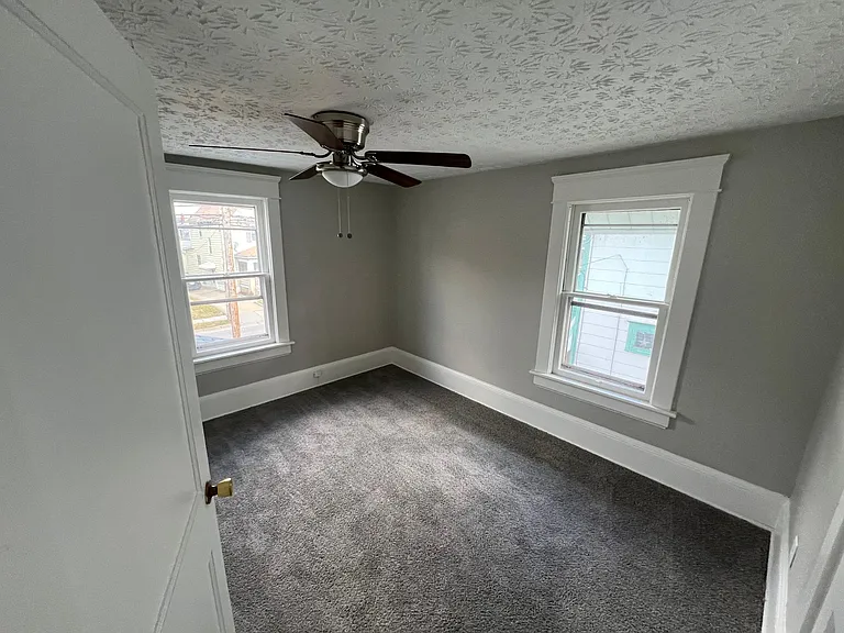 616 W Thornton St — Photo 9