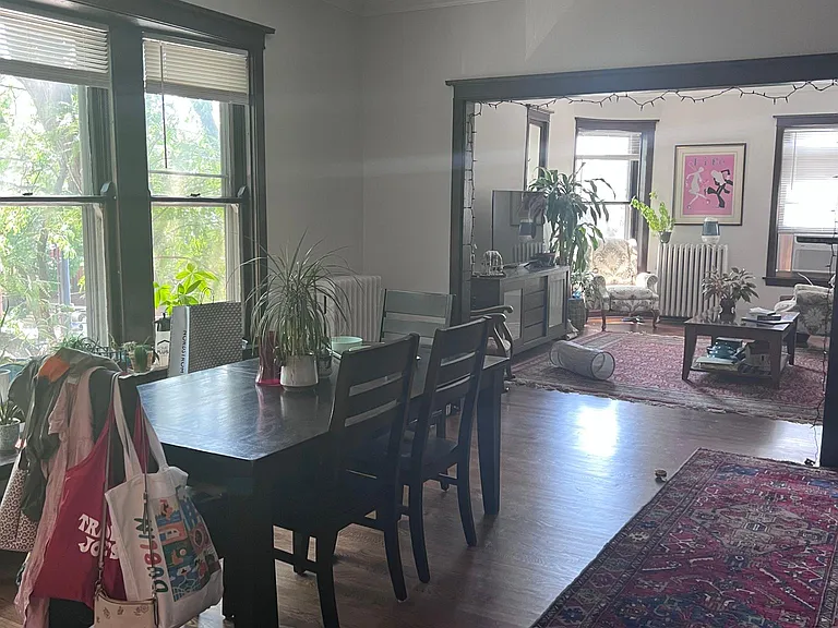 1954 W Berteau Ave #2E — Photo 9