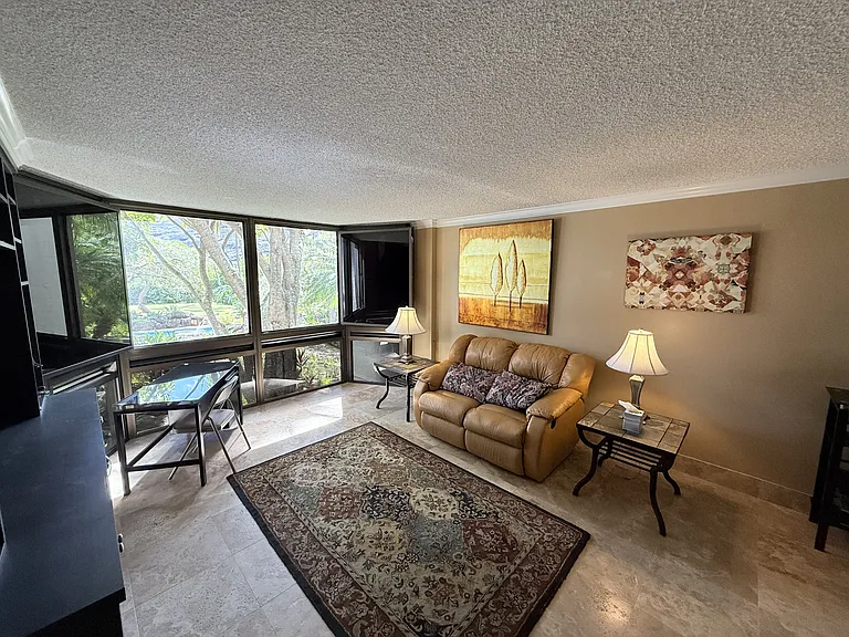 511 Hahaione St #1B — Photo 23
