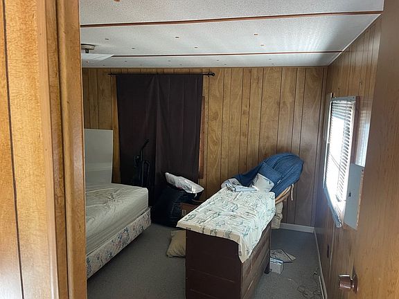 4th image of 25280 SW Deer St