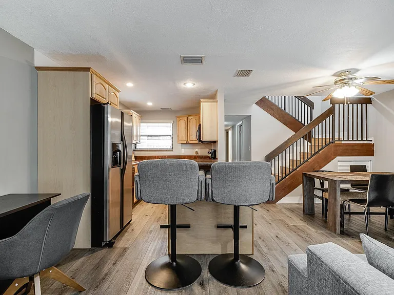2530 NE 9th St #1 — Photo 13