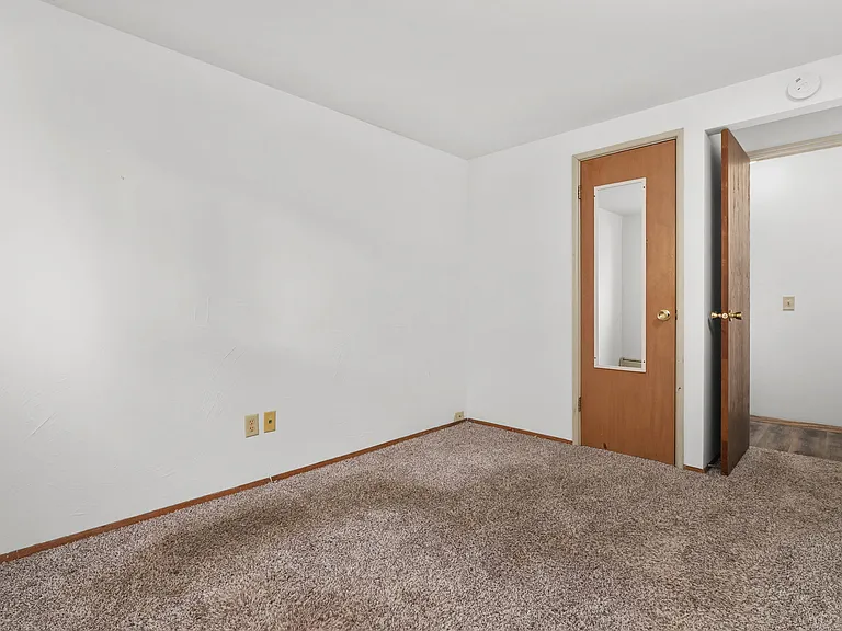 Bluff Manor — Photo 18