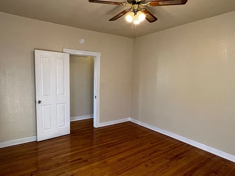 152 N Shasta St — Photo 8