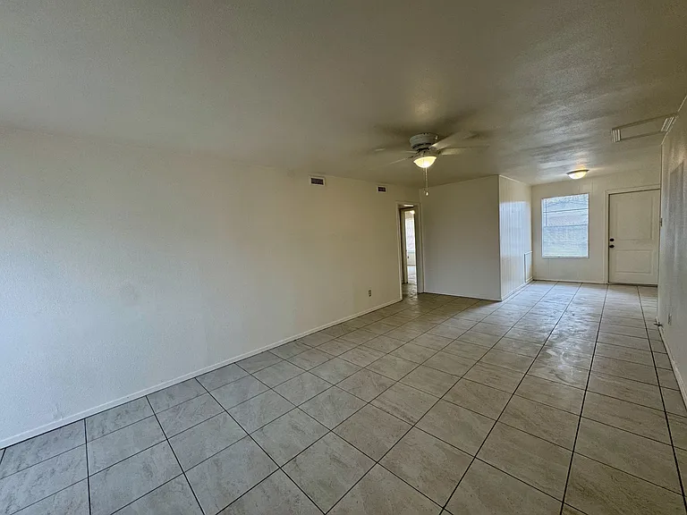 1104 Siesta Dr — Photo 12