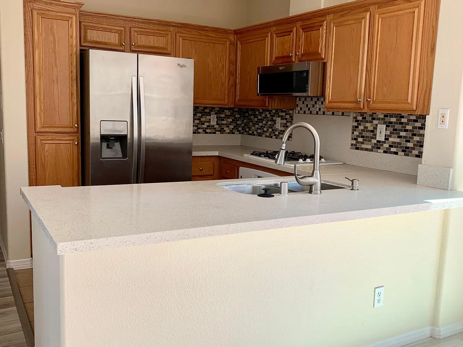 2 bed, 1076 sqft, $3,300 — Photo 2