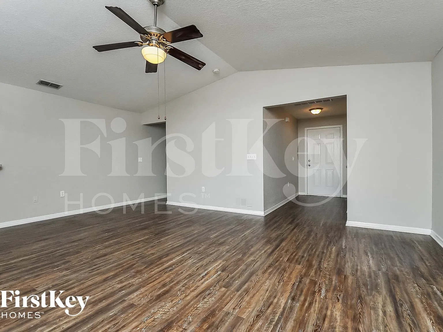 4 bed, 2.0 bath, 1689 sqft, $2,430 — Photo 3