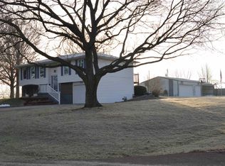 2225 NE 38th St, Topeka, KS 66617