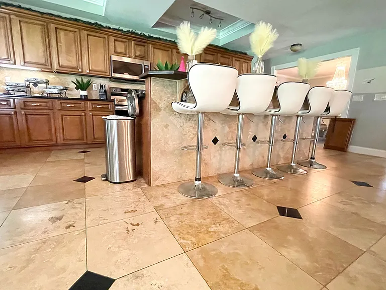 1102 S Sugartree Dr — Photo 9