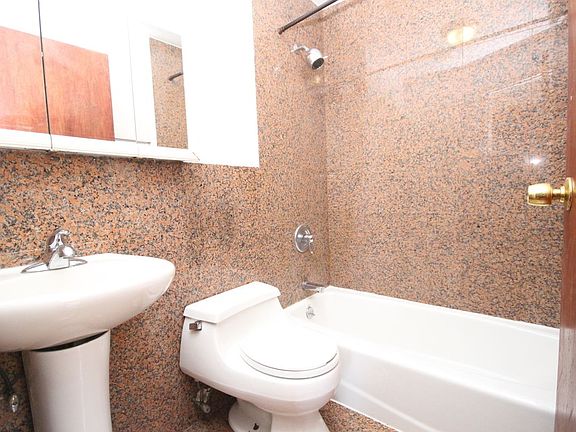 5th image of 117 Mulberry St APT 25