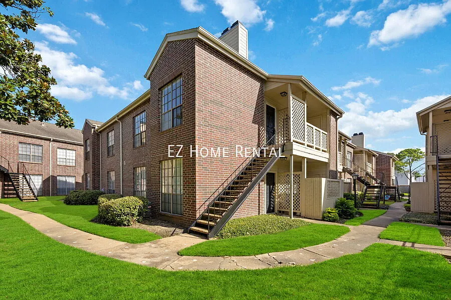 Move-In Special Pay $0 Rent For August! Move In During August And Pay No Prorated Rent For August... — Photo 2