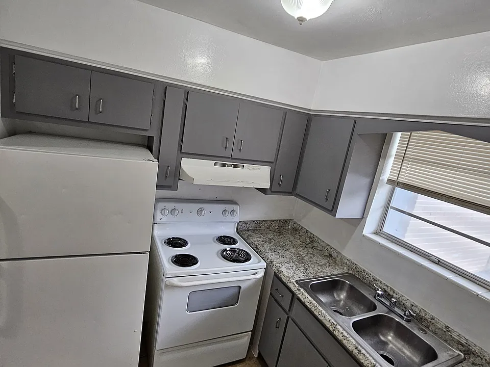 2817 Van Buren St #3