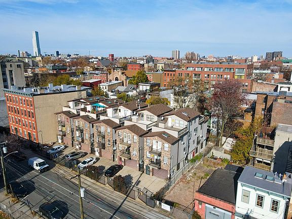 5th image of 238 York St