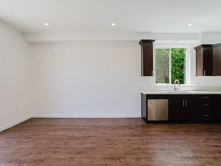 13551 Burbank Blvd #1 — Photo 7