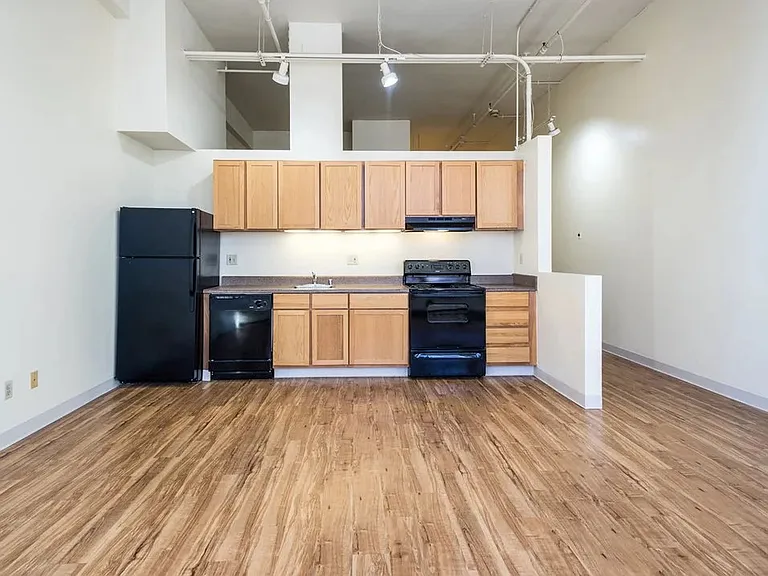 1555 California St #301 — Photo 3