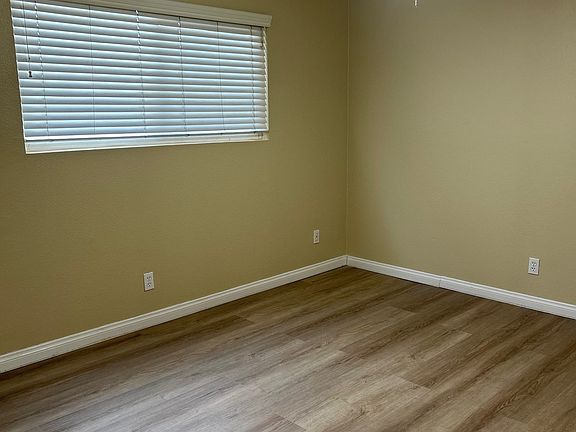 3rd image of 4346 52nd St Unit 3