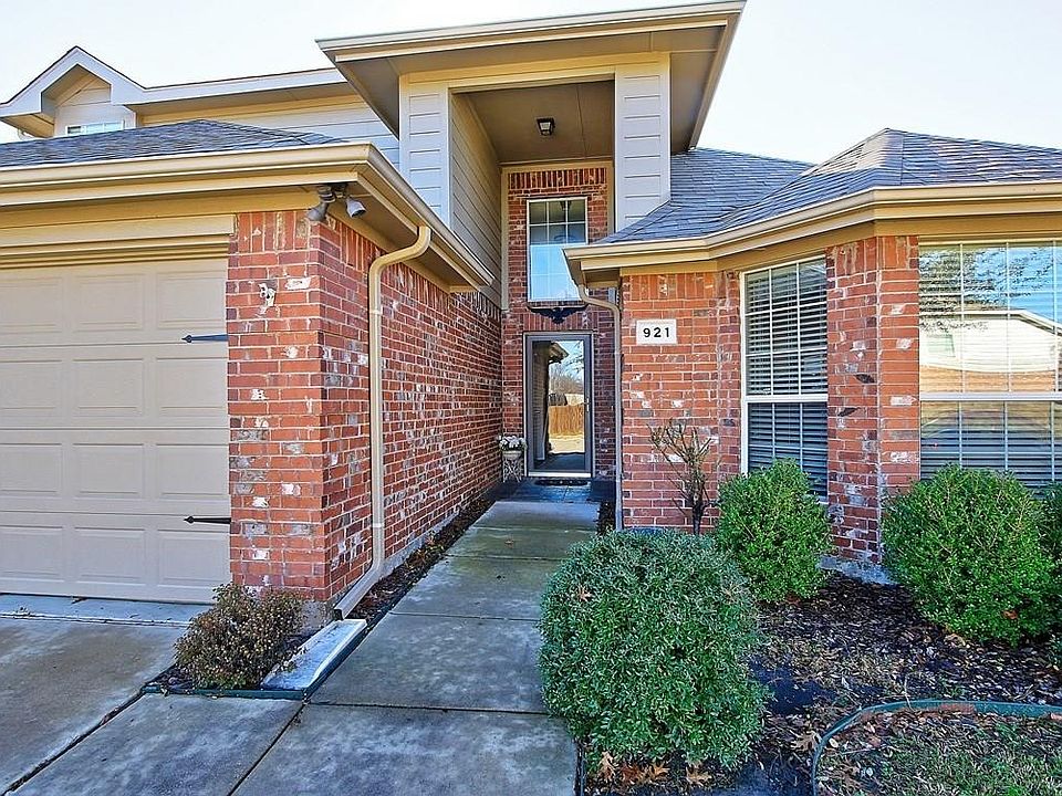 1st image of 921 Acacia Dr