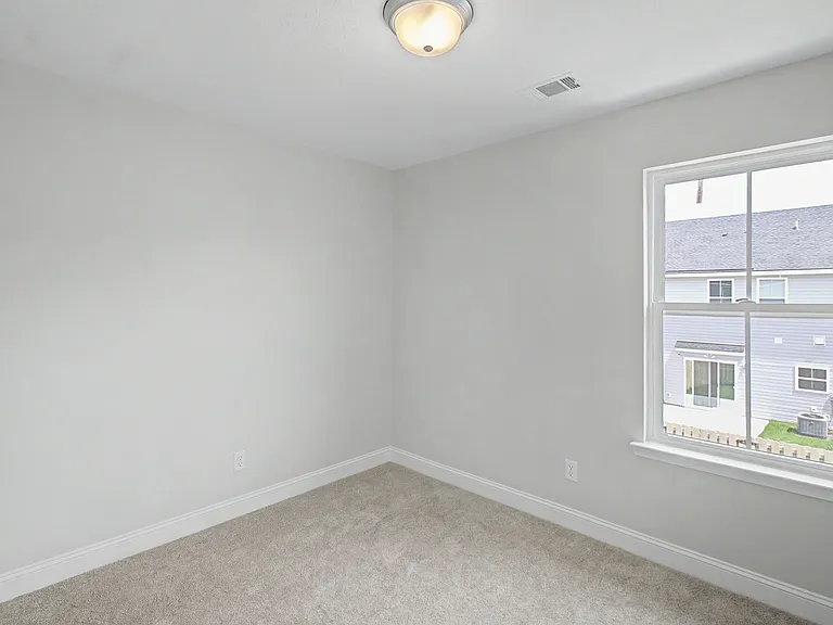106 Heirloom Rd — Photo 8