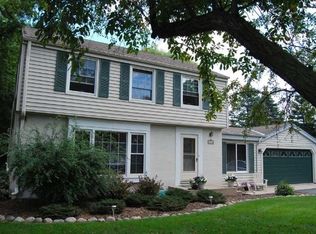 6050 N Alberta Ln, Glendale, WI 53217