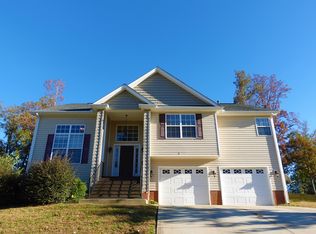 9 Flowerwood Dr, Greer, SC 29651