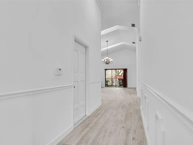 7619 Silver Woods Ct — Photo 3