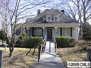 1st image of 302 S Columbia St