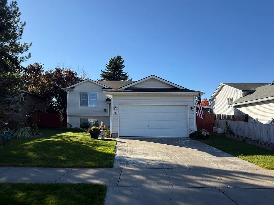 940 W Harvest Moon Ave