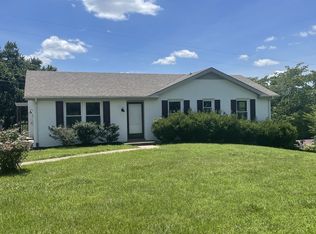 335 Hampshire Dr, Clarksville, TN 37043