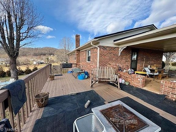 5th image of 927 Shingle Gap Rd