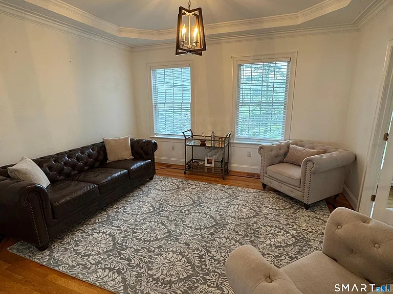 556 Hill St — Photo 17