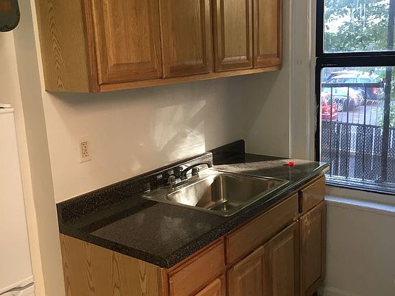 2nd image of 2114 Daly Ave APT 1D