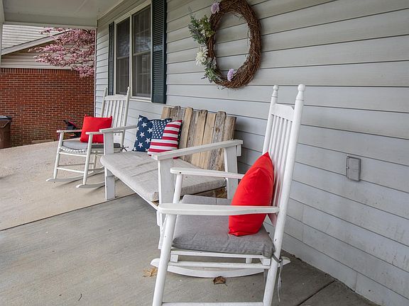 3rd image of 115 Orchard Ct