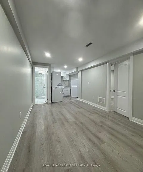 4468 Ashley Ave #BASEMENT — Photo 2