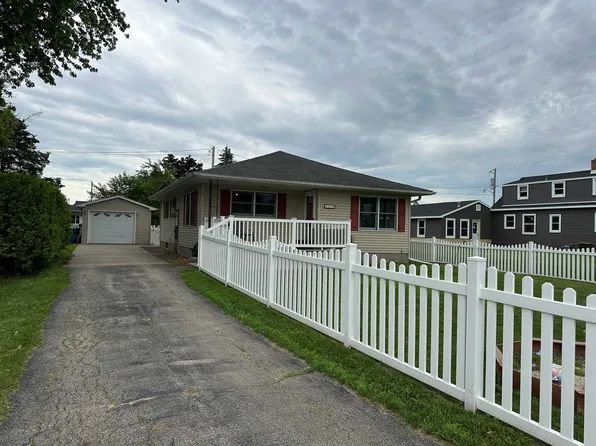 2409 Jackson St, Savanna, IL 61074