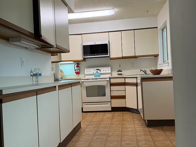 entry to the kitchen